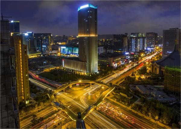 夜景照明已成为杭州的金名片,夜景旅游蓬勃发展,广大市民也从中受惠